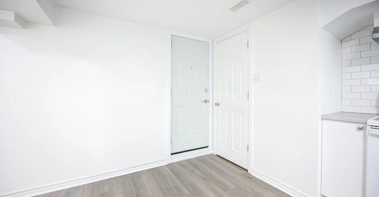 27 Dalrymple Drive, Toronto, ON, M6N 4S2 - 2