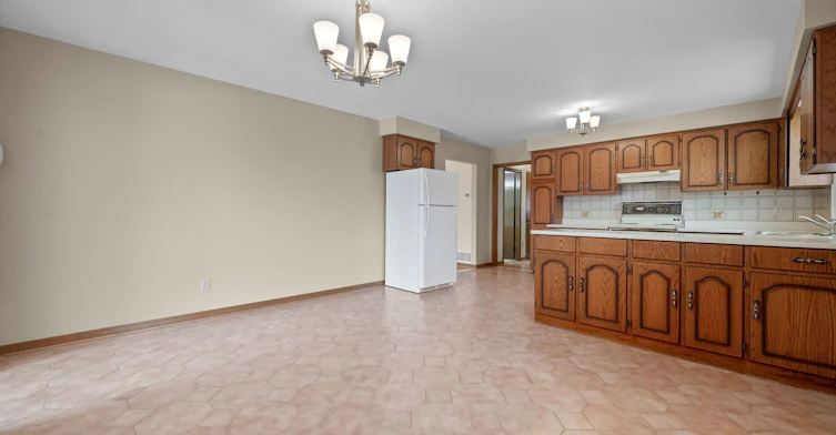 5 Acacia Avenue, Toronto, ON, M9M 1H6 - 15