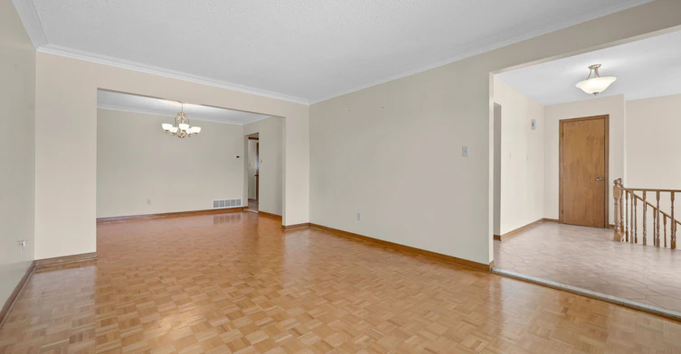 5 Acacia Avenue, Toronto, ON, M9M 1H6 - 7