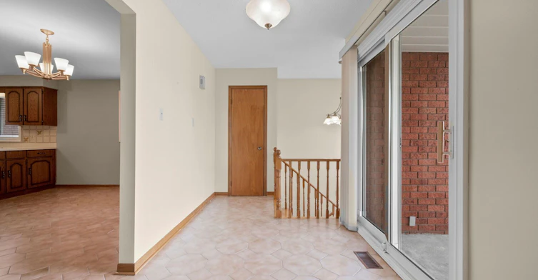 5 Acacia Avenue, Toronto, ON, M9M 1H6 - 5