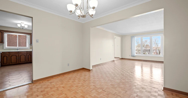 5 Acacia Avenue, Toronto, ON, M9M 1H6 - 12