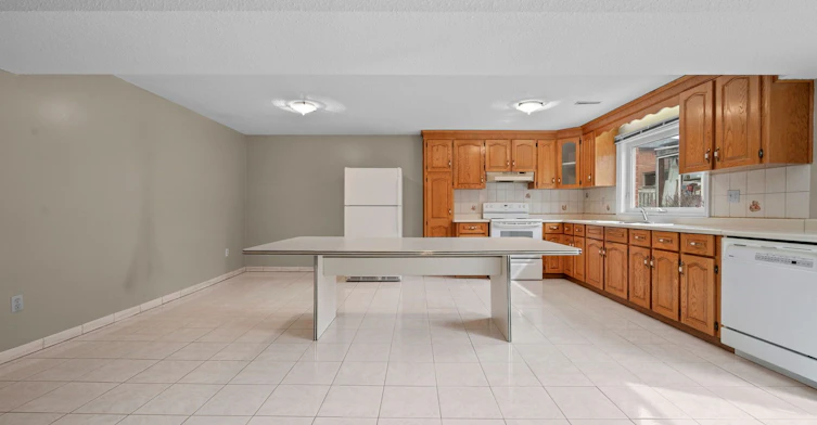 5 Acacia Avenue, Toronto, ON, M9M 1H6 - 38