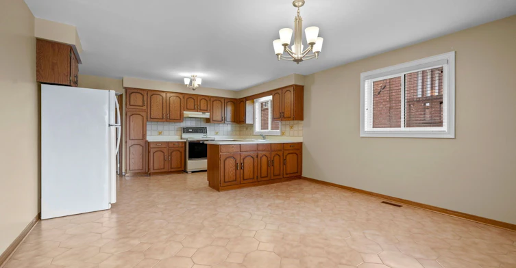 5 Acacia Avenue, Toronto, ON, M9M 1H6 - 13