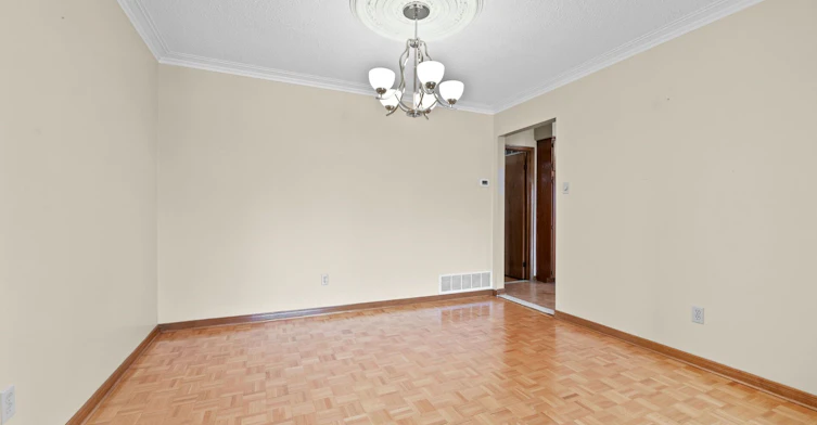 5 Acacia Avenue, Toronto, ON, M9M 1H6 - 10