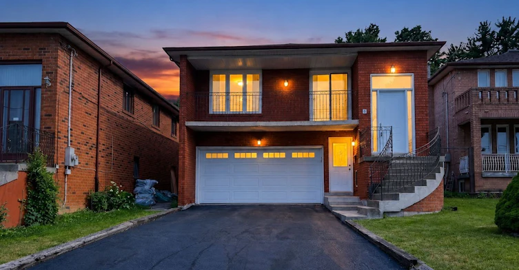 5 Acacia Avenue, Toronto, ON, M9M 1H6