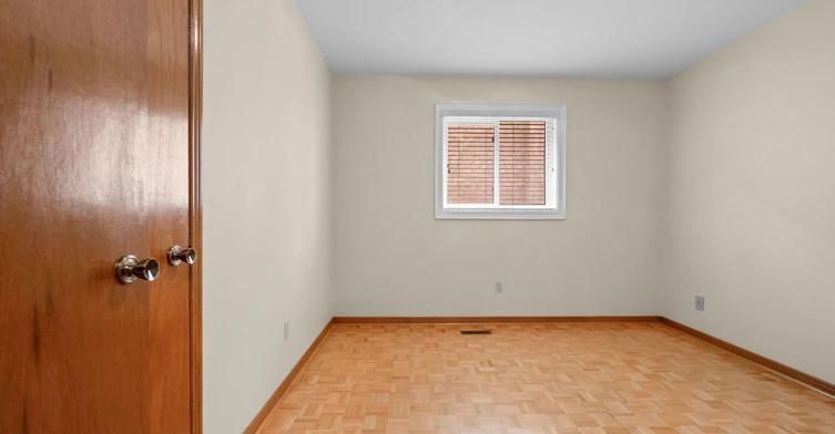 5 Acacia Avenue, Toronto, ON, M9M 1H6 - 26
