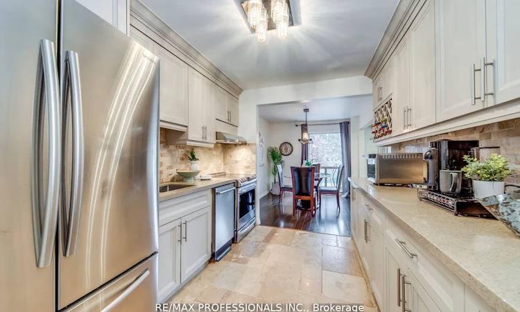 51-4345 Bloor Street W