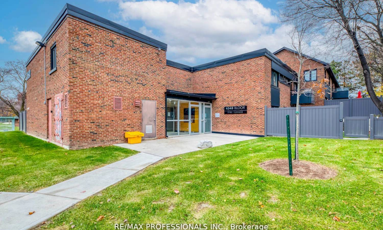 51-4345 Bloor Street W