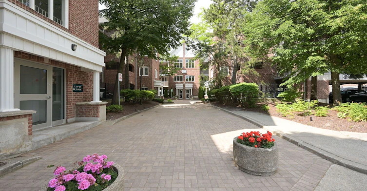 223-65 Bristol Road E, Mississauga, ON, L4Z 3P1 - 2