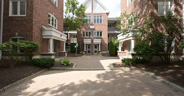 223-65 Bristol Road E, Mississauga, ON, L4Z 3P1