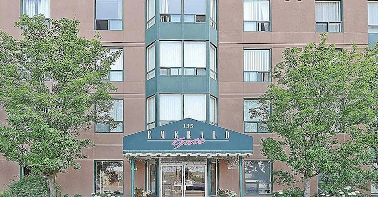 303-135 Hillcrest Avenue, Mississauga, ON, L5B 4B1