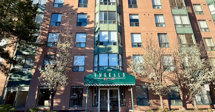 303-135 Hillcrest Avenue, Mississauga, ON, L5B 4B1 - 2