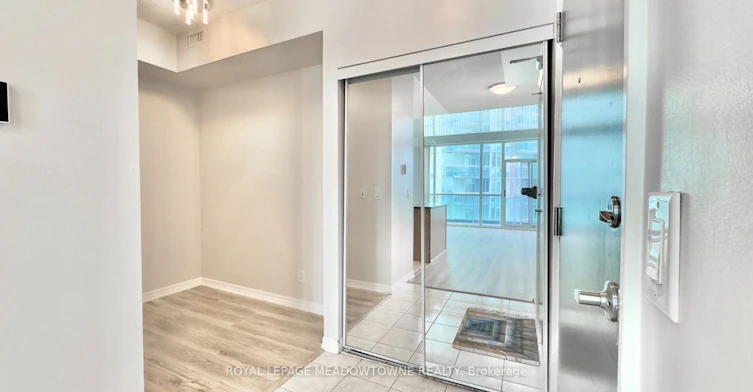 2114-223 Webb Drive, Mississauga, ON, L5B 0E8 - 2