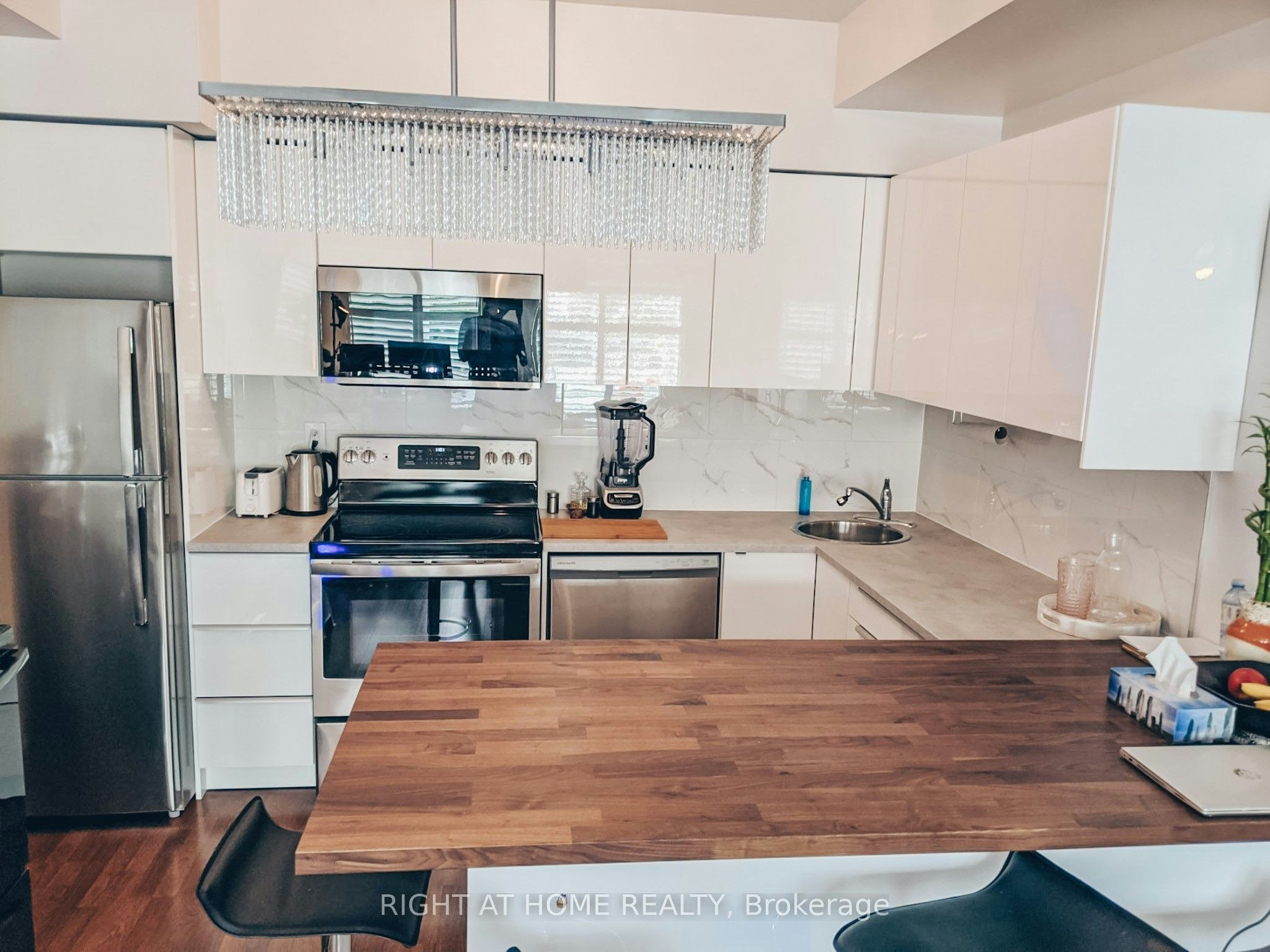 104-5 Richgrove Drive E, Toronto, ON, M9R 0A3 - 4