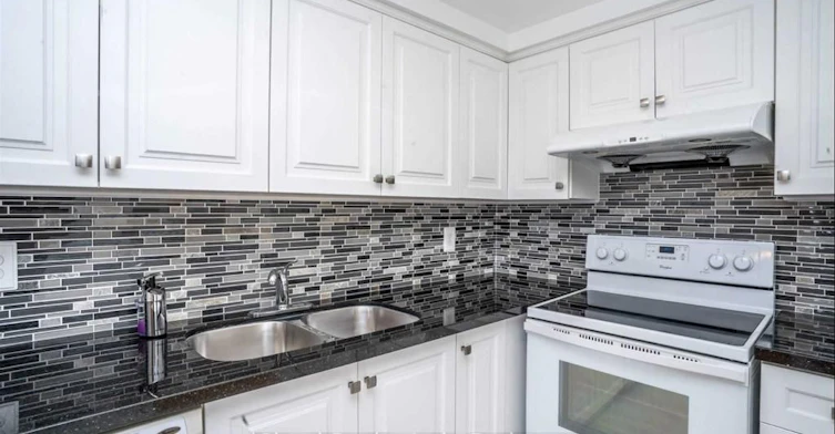 906-135 Hillcrest Avenue, Mississauga, ON, L5B 4B1 - 15