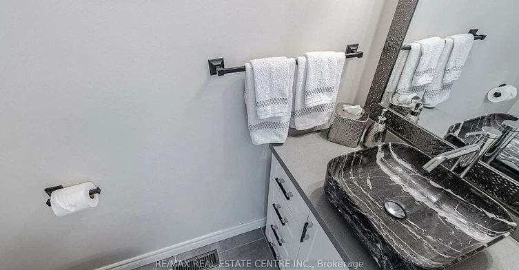 2046 Glenada Crescent, Oakville, ON, L6H 4M3 - 17