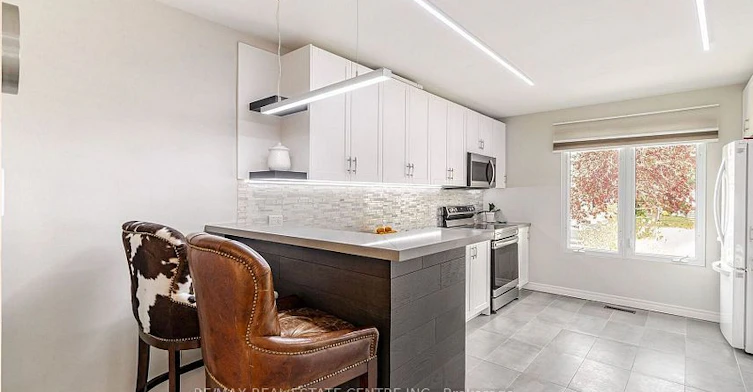 2046 Glenada Crescent, Oakville, ON, L6H 4M3 - 8