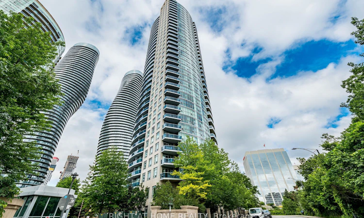 2302-80 Absolute Avenue