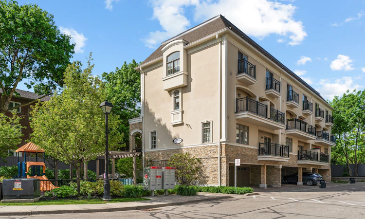 18-3077 Cawthra Road