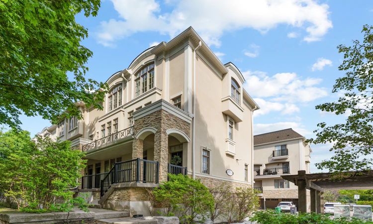 18-3077 Cawthra Road