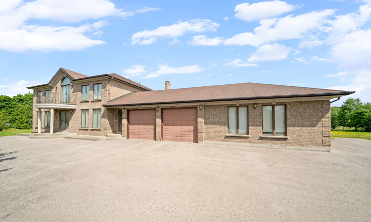 4047 Countryside Drive E