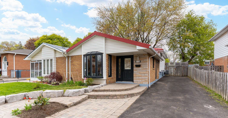 143 Voltarie Crescent, Mississauga, ON, L5A 2A5