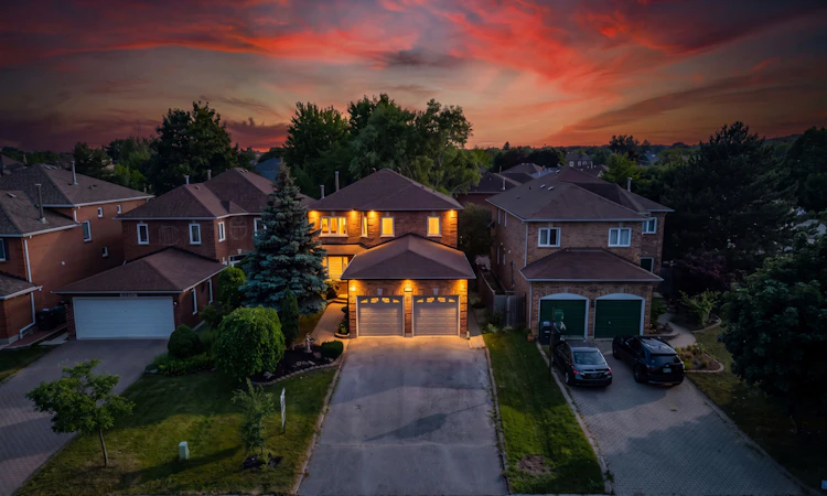 4345 Romfield Crescent