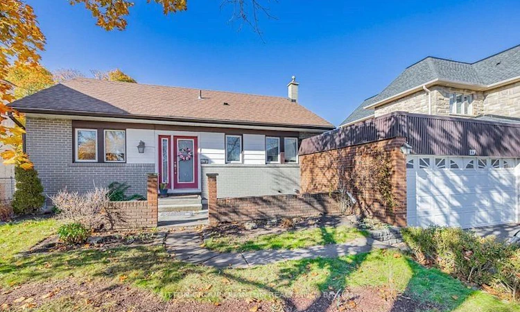 127 Mayfield Drive N