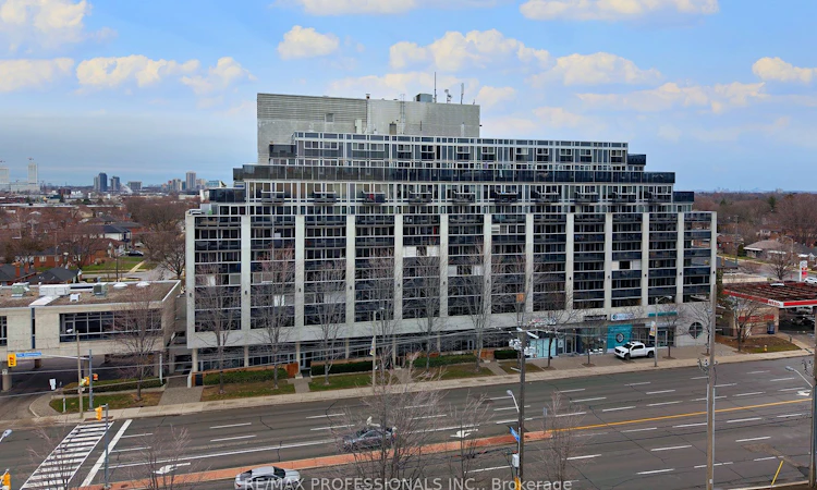 704-1040 The Queensway N/A