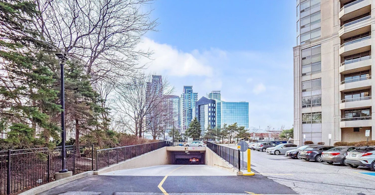 423-25 Kingsbridge Garden Circle, Mississauga, ON, L5R 4B1 - 32