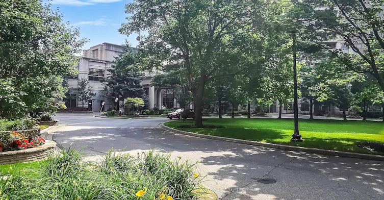 423-25 Kingsbridge Garden Circle, Mississauga, ON, L5R 4B1 - 3