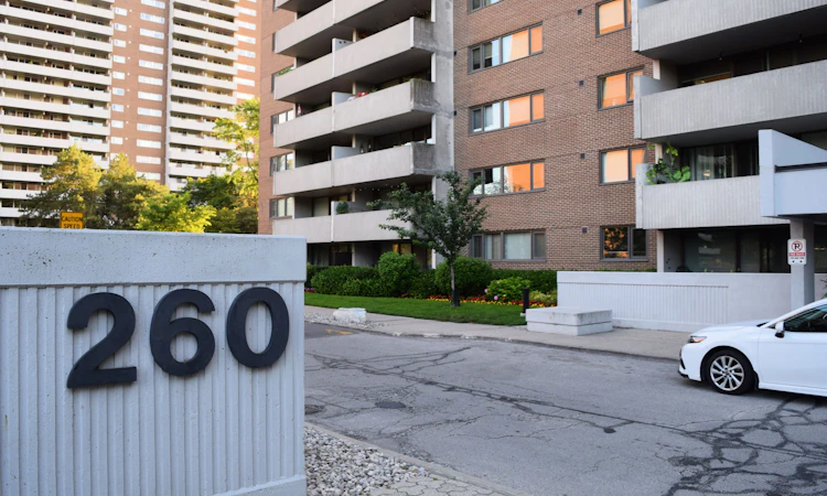 804-260 Scarlett Road