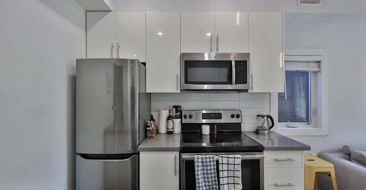 1-160 Lansdowne Avenue, Toronto, ON, M6K 2V9 - 8