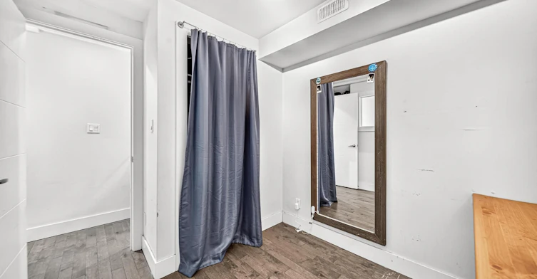 1-160 Lansdowne Avenue, Toronto, ON, M6K 2V9 - 13