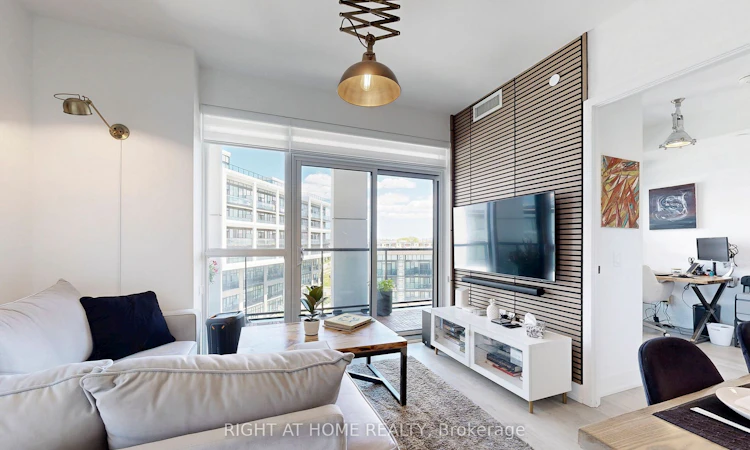 507-50 George Butchart Drive