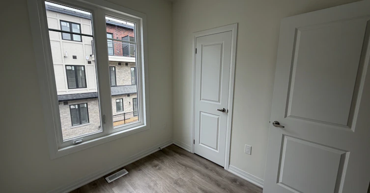 702 Royal Front Street, Mississauga, ON, L4Y 0C8 - 15