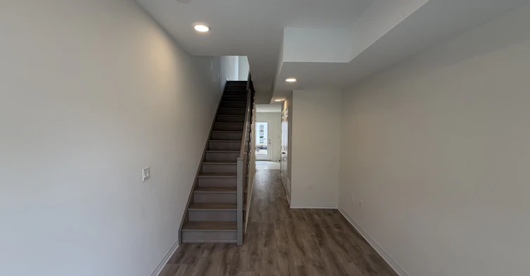 702 Royal Front Street, Mississauga, ON, L4Y 0C8 - 6