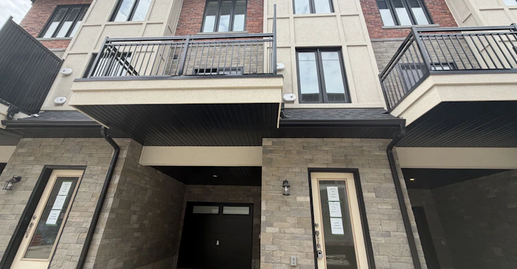 702 Royal Front Street, Mississauga, ON, L4Y 0C8