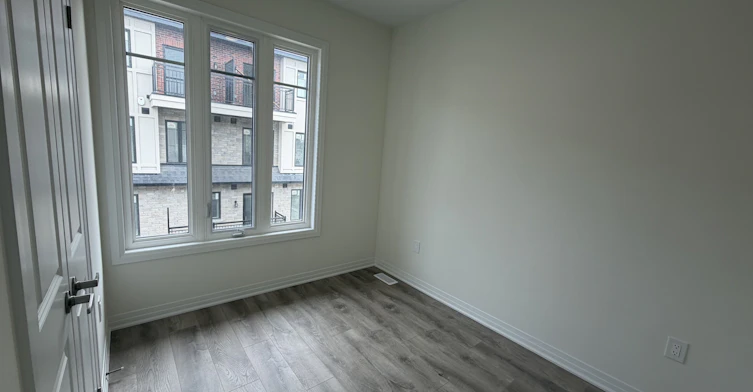 702 Royal Front Street, Mississauga, ON, L4Y 0C8 - 16