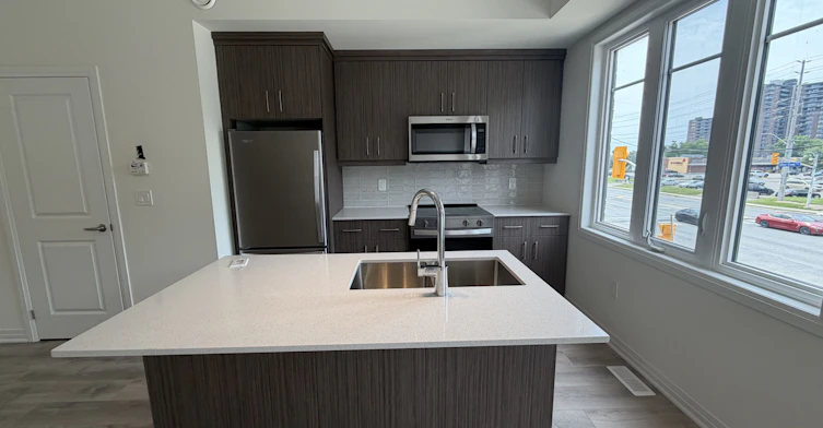 702 Royal Front Street, Mississauga, ON, L4Y 0C8 - 10