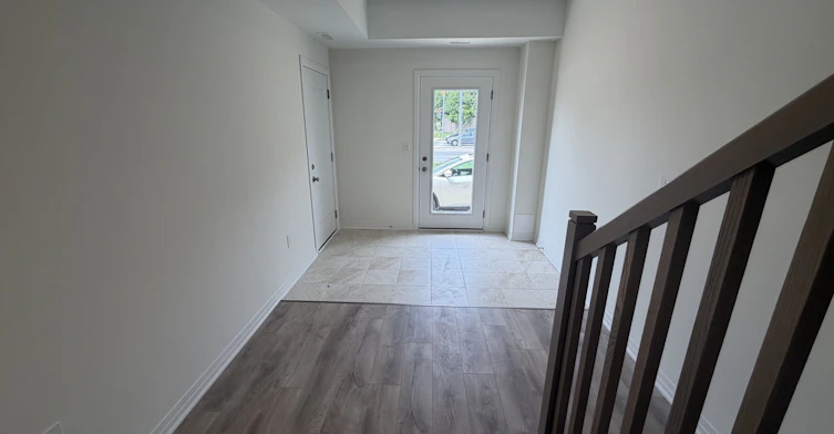 702 Royal Front Street, Mississauga, ON, L4Y 0C8 - 5