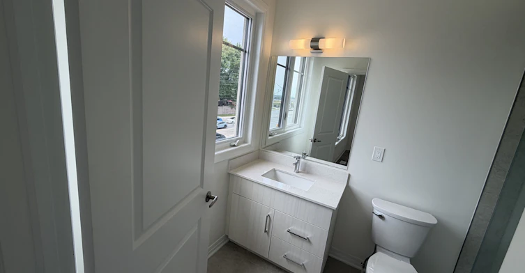702 Royal Front Street, Mississauga, ON, L4Y 0C8 - 23