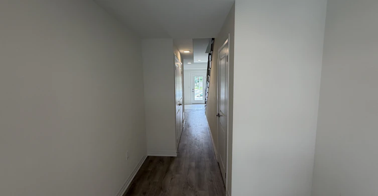 702 Royal Front Street, Mississauga, ON, L4Y 0C8 - 4