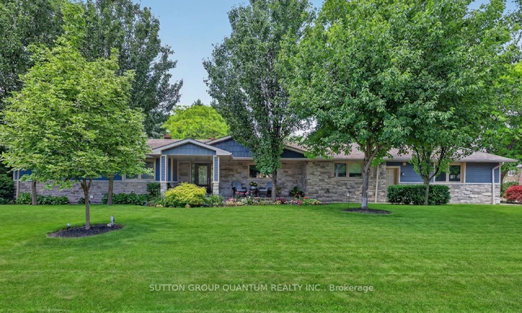 2233 Oneida Crescent