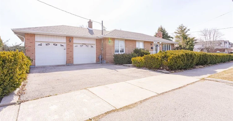 492 Pinegrove Road, Oakville, ON, L6K 2C3