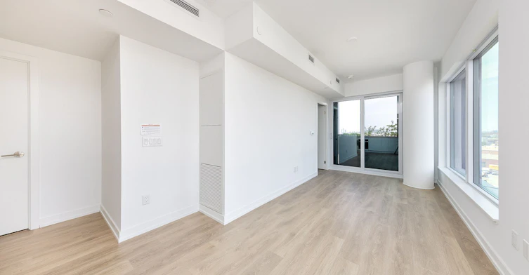 930-1100 Sheppard Avenue W, Toronto, ON, M3K 0E4 - 3