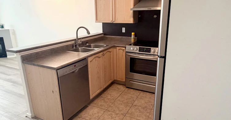 411-200 Manitoba Street, Toronto, ON, M8Y 3Y9 - 3
