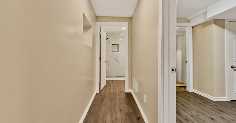 5 Rutherford Avenue, Toronto, ON, M6M 2C5 - 5