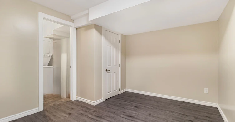 5 Rutherford Avenue, Toronto, ON, M6M 2C5 - 8