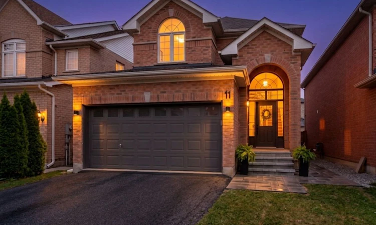 11 Beehive Drive